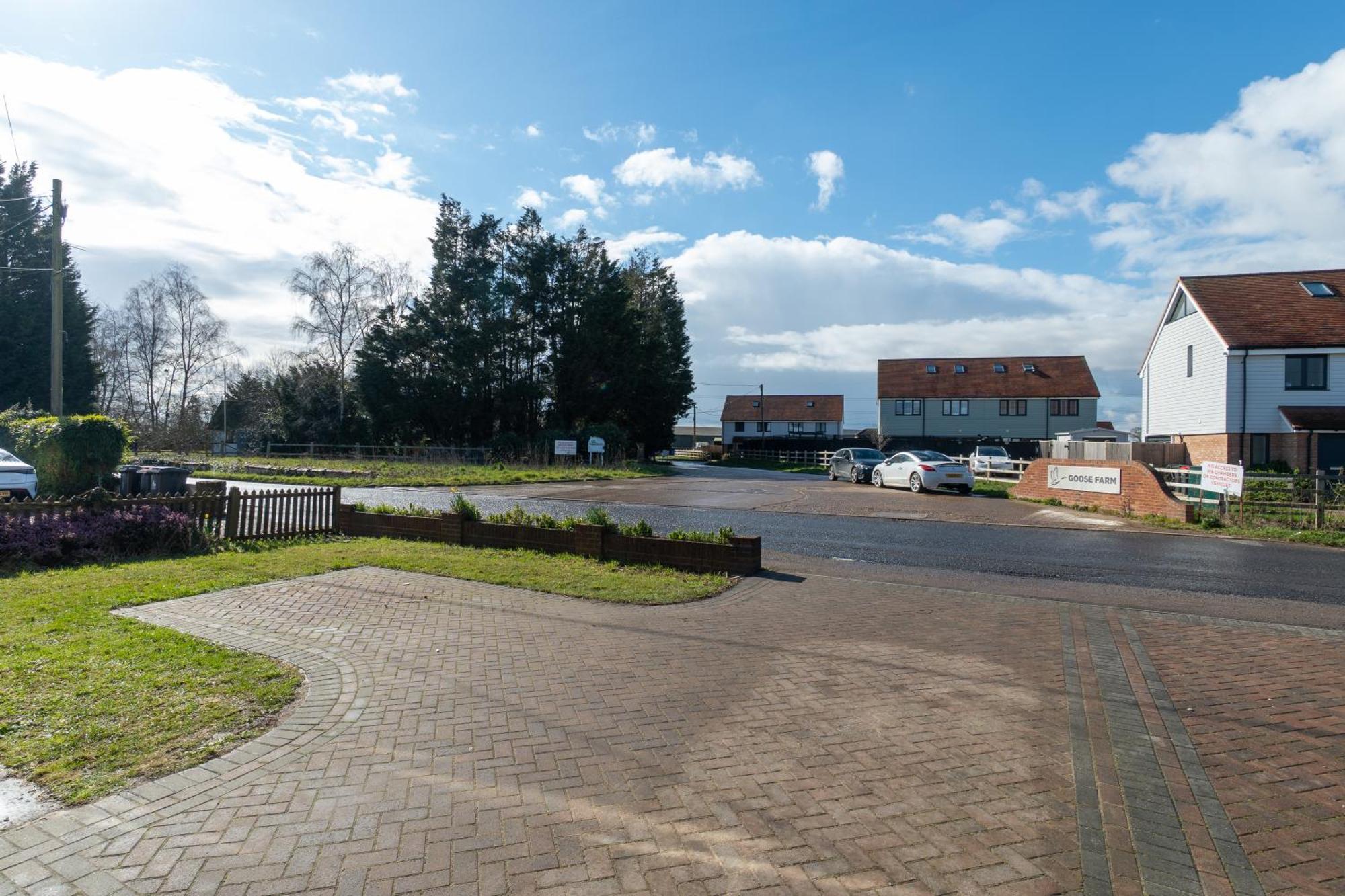 Stylish 4 Bedroom Spacious Retreat With Parking - Sleeps 10 - Families & Contractors Canterbury Exterior foto