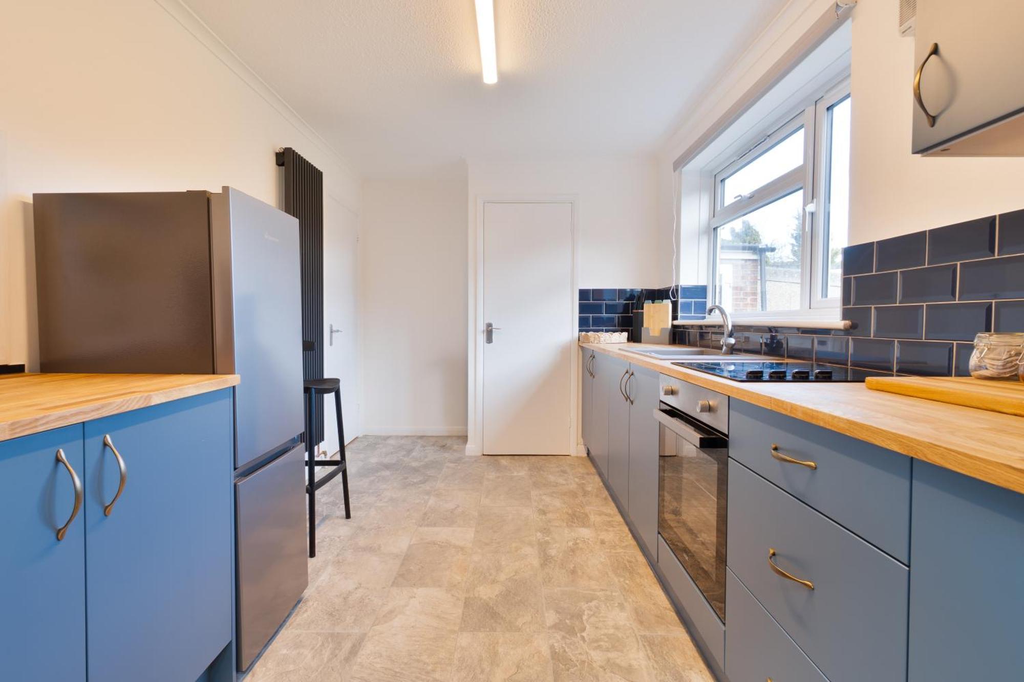Stylish 4 Bedroom Spacious Retreat With Parking - Sleeps 10 - Families & Contractors Canterbury Exterior foto
